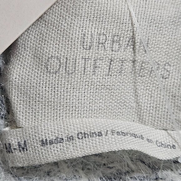 Urban Outfitters Women Gray Fuzzy V-Neck Sweater M Clean Girl Light Academia - Picture 4 of 14